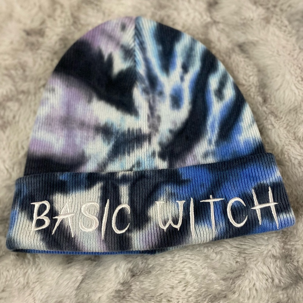 Basic Witch Beanie